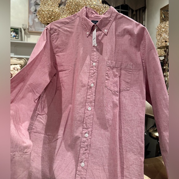 J. Crew Men's Casual Button Down in Rich Red - Picture 2 of 4